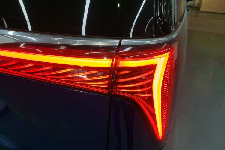 Used Buick Century 2023 2.0T Six-Seater Yinshi Edition Right Rear Taillight