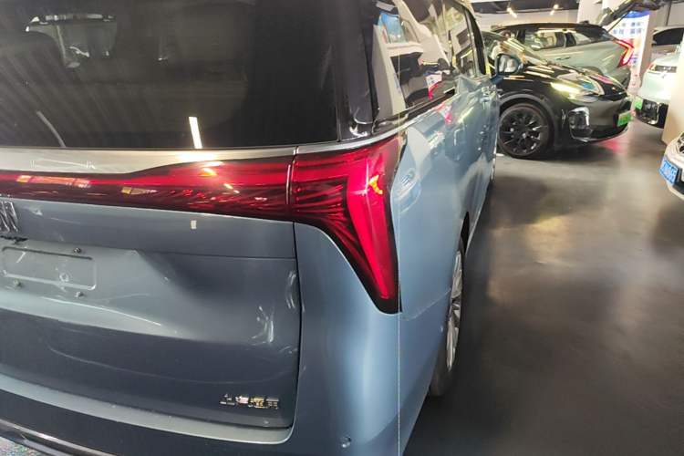 Used Buick Century 2023 2.0T Seven-Seater Yinshi Edition Right Rear Taillight