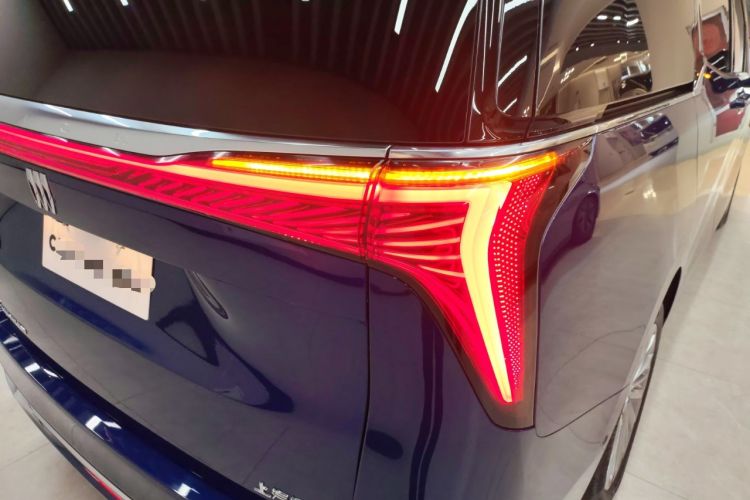 Used Buick Century 2023 2.0T Six-Seater Yinshi Edition Right Rear Taillight