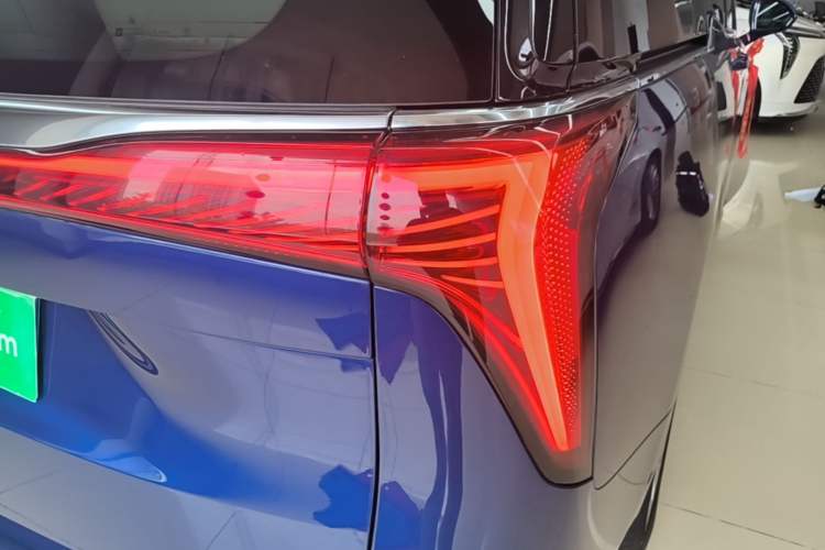 Used Buick Century 2023 2.0T Six-Seater Yinshi Edition Right Rear Taillight