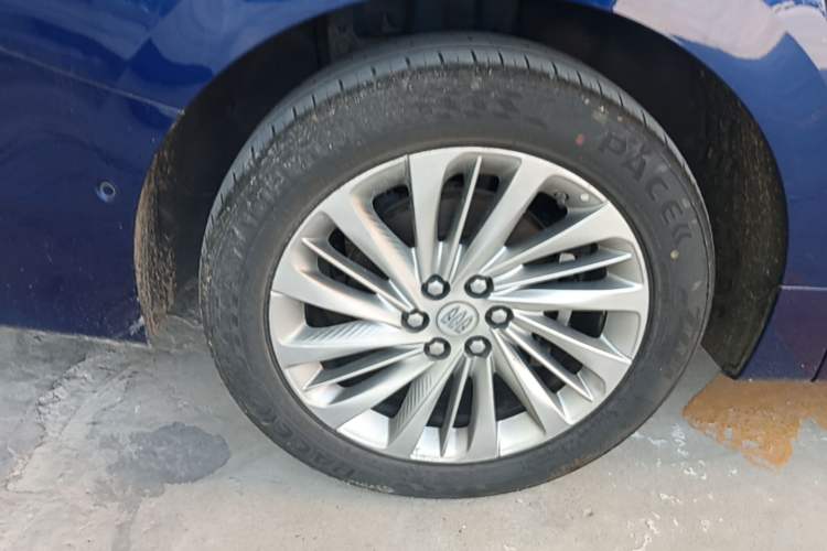 Used Buick Century 2023 2.0T Six-Seater Yinshi Edition Right Rear Wheel Hub