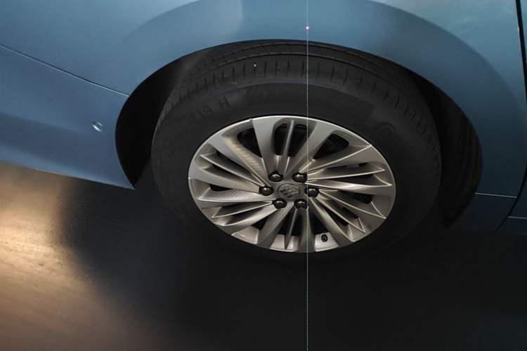 Used Buick Century 2023 2.0T Seven-Seater Yinshi Edition Right Rear Wheel Hub