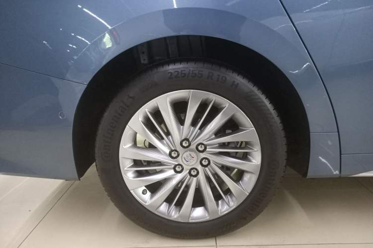 Used Buick Century 2023 2.0T Seven-Seater Yinshi Edition Right Rear Wheel Hub