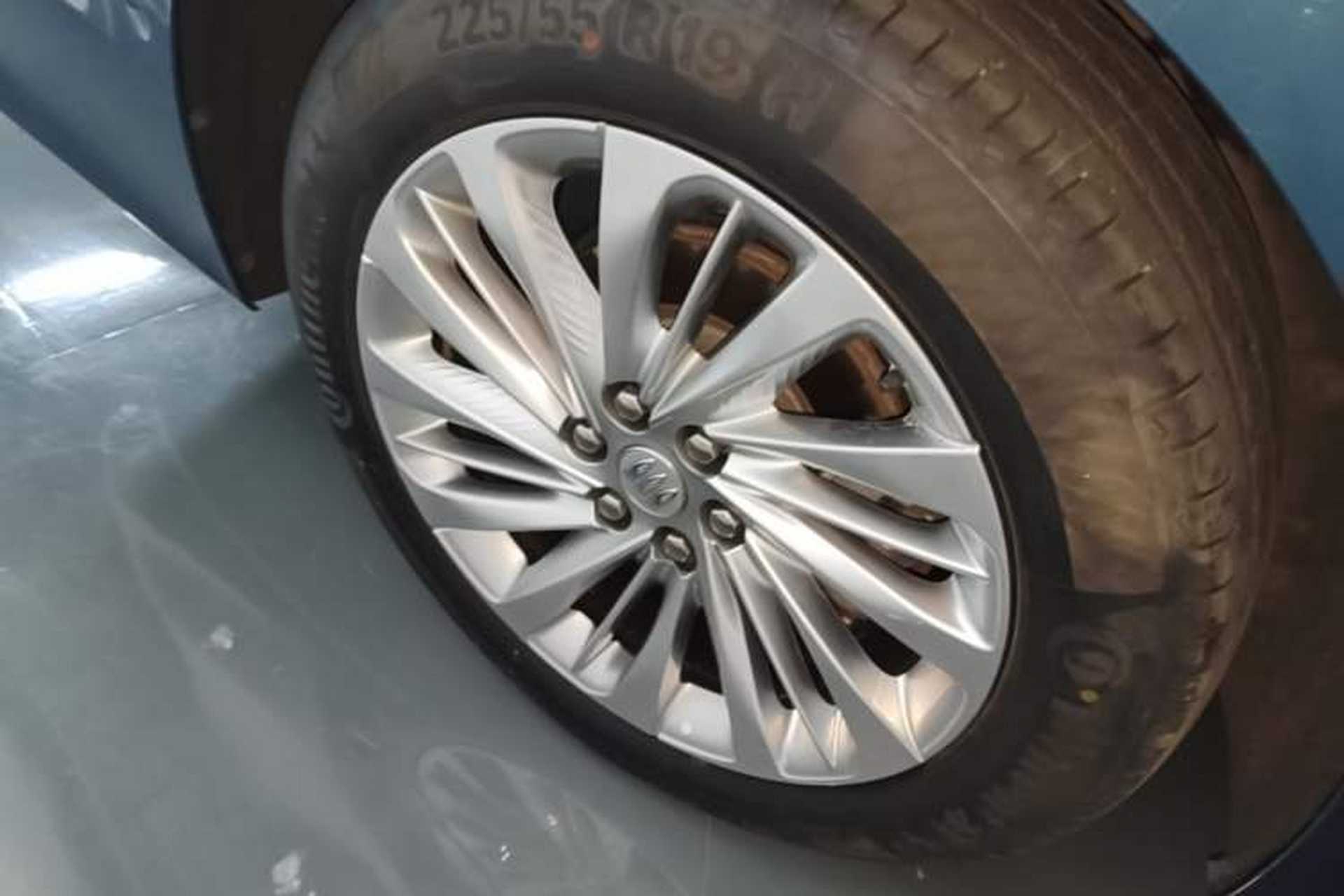 Used Buick Century 2023 2.0T Six-Seater Yinshi Edition Right Rear Wheel Hub