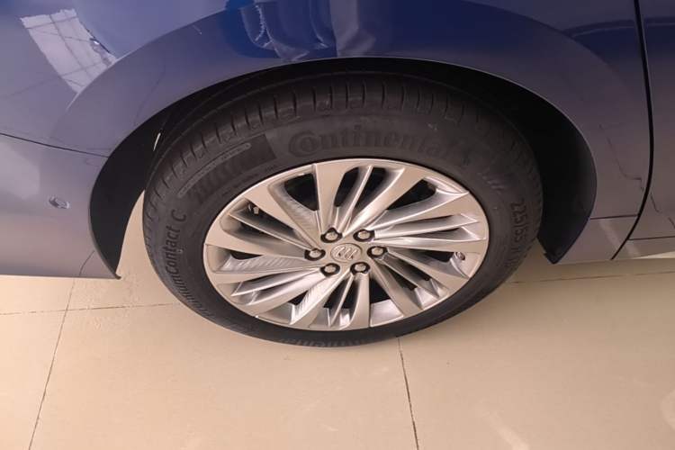 Used Buick Century 2023 2.0T Six-Seater Yinshi Edition Right Rear Wheel Hub