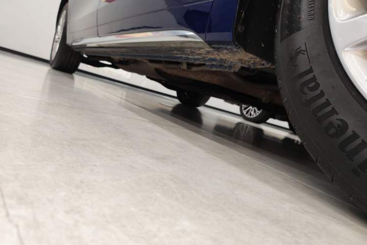 Used Buick Century 2023 2.0T Six-Seater Yinshi Edition Right Side Sill