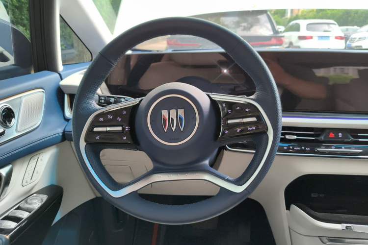 Used Buick Century 2023 2.0T Seven-Seater Yinshi Edition Steering Wheel