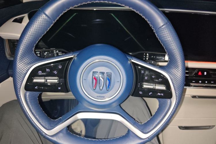 Used Buick Century 2023 2.0T Six-Seater Yinshi Edition Steering Wheel