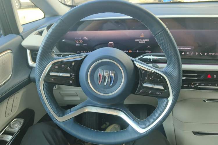 Used Buick Century 2023 2.0T Six-Seater Yinshi Edition Steering Wheel