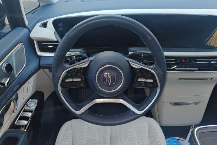Used Buick Century 2023 2.0T Six-Seater Yinshi Edition Steering Wheel