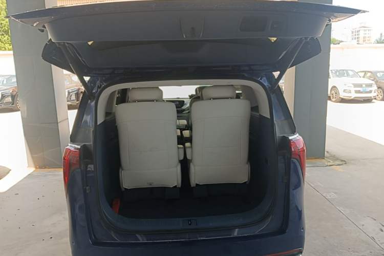 Used Buick Century 2023 2.0T Six-Seater Yinshi Edition Trunk