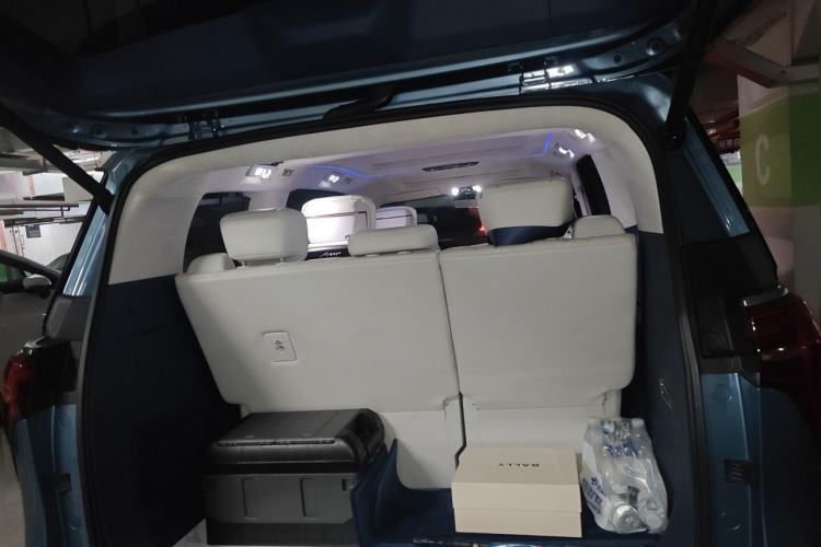 Used Buick Century 2023 2.0T Seven-Seater Yinshi Edition Trunk