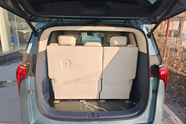Used Buick Century 2023 2.0T Seven-Seater Yinshi Edition Trunk