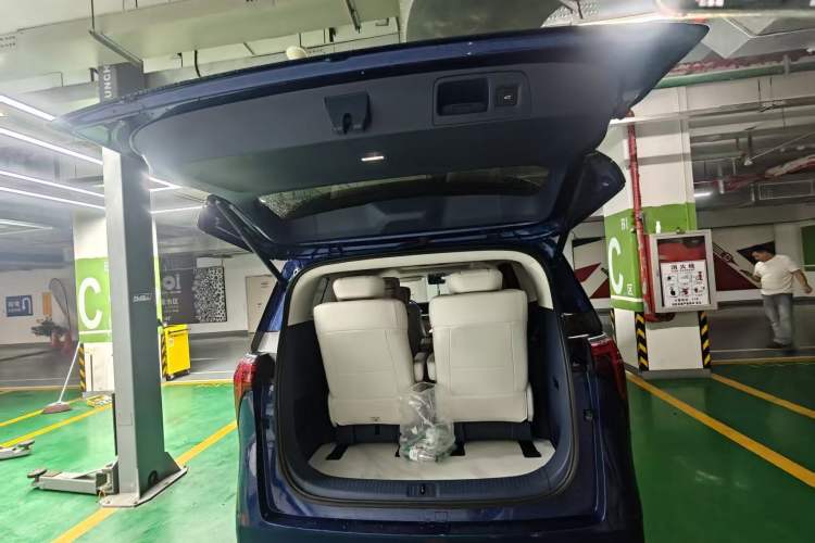 Used Buick Century 2023 2.0T Six-Seater Yinshi Edition Trunk