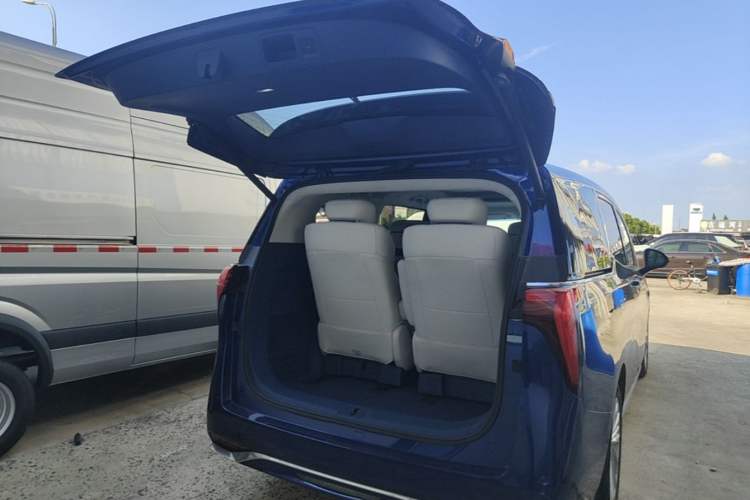 Used Buick Century 2023 2.0T Six-Seater Yinshi Edition Trunk
