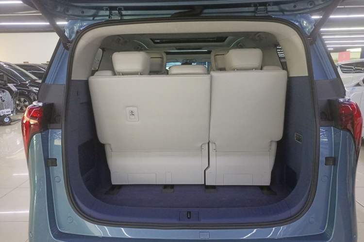 Used Buick Century 2023 2.0T Seven-Seater Yinshi Edition Trunk