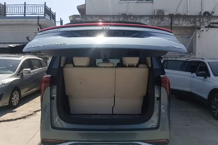 Used Buick Century 2023 2.0T Seven-Seater Yinshi Edition Trunk