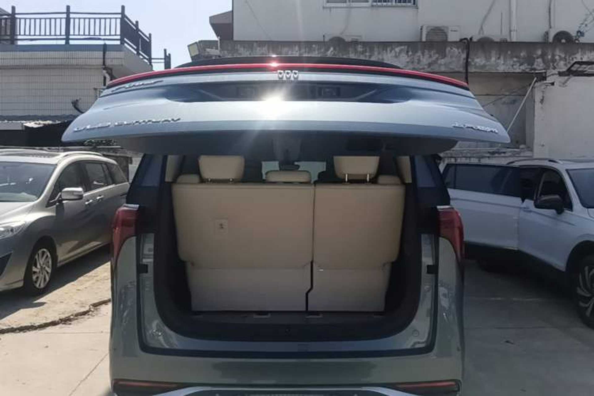 Used Buick Century 2023 2.0T Seven-Seater Yinshi Edition Trunk
