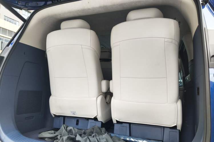 Used Buick Century 2023 2.0T Six-Seater Yinshi Edition Trunk