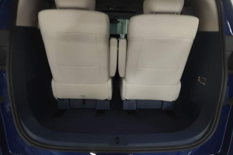 Used Buick Century 2023 2.0T Six-Seater Yinshi Edition Trunk