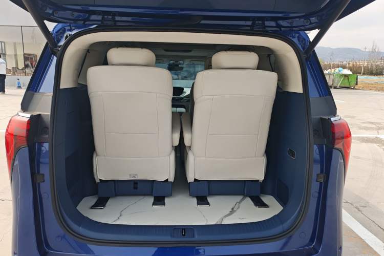 Used Buick Century 2023 2.0T Six-Seater Yinshi Edition Trunk