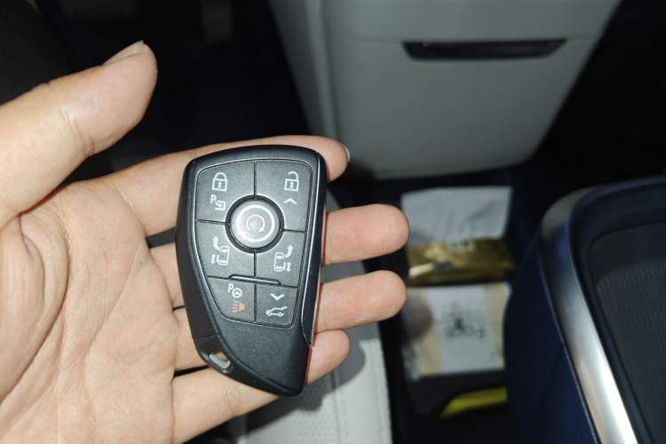 Used Buick Century 2023 2.0T Seven-Seater Yinshi Edition Vehicle Key