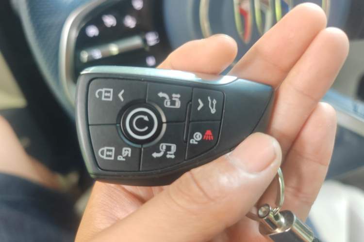 Used Buick Century 2023 2.0T Six-Seater Yinshi Edition Vehicle Key