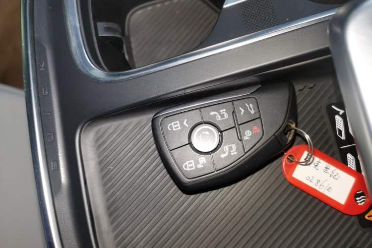 Used Buick Century 2023 2.0T Six-Seater Yinshi Edition Vehicle Key