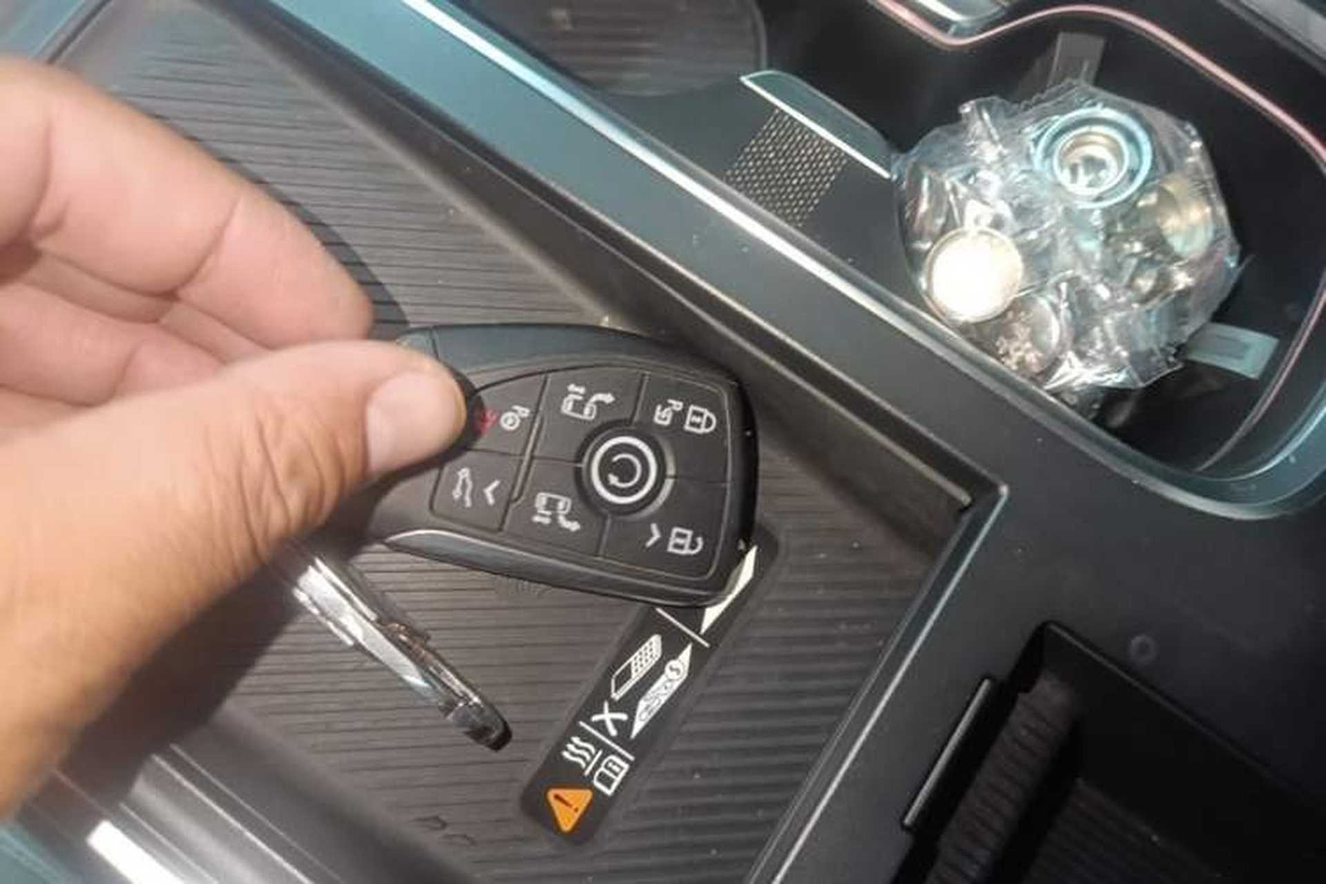 Used Buick Century 2023 2.0T Six-Seater Yinshi Edition Vehicle Key
