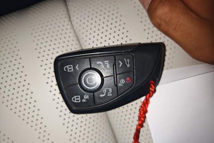 Used Buick Century 2023 2.0T Six-Seater Yinshi Edition Vehicle Key