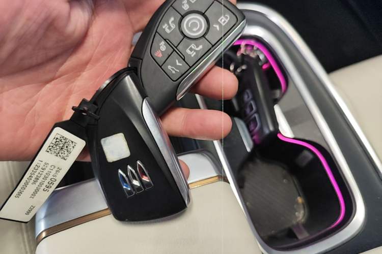 Used Buick Century 2023 2.0T Seven-Seater Yinshi Edition Vehicle Key