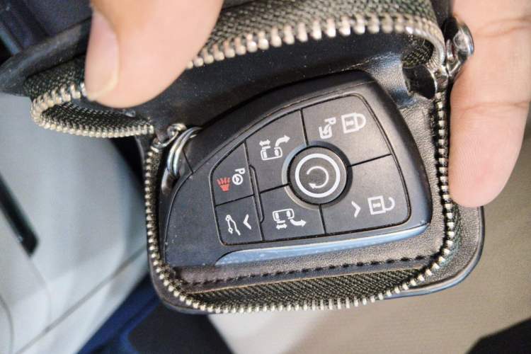 Used Buick Century 2023 2.0T Six-Seater Yinshi Edition Vehicle Key