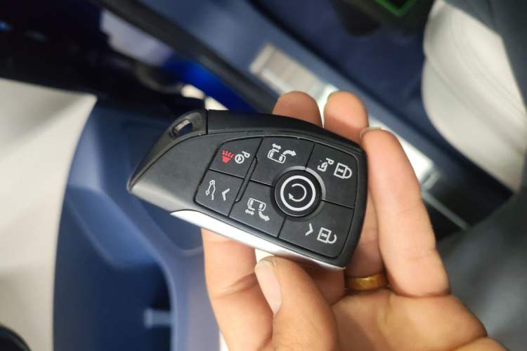 Used Buick Century 2023 2.0T Six-Seater Yinshi Edition Vehicle Key