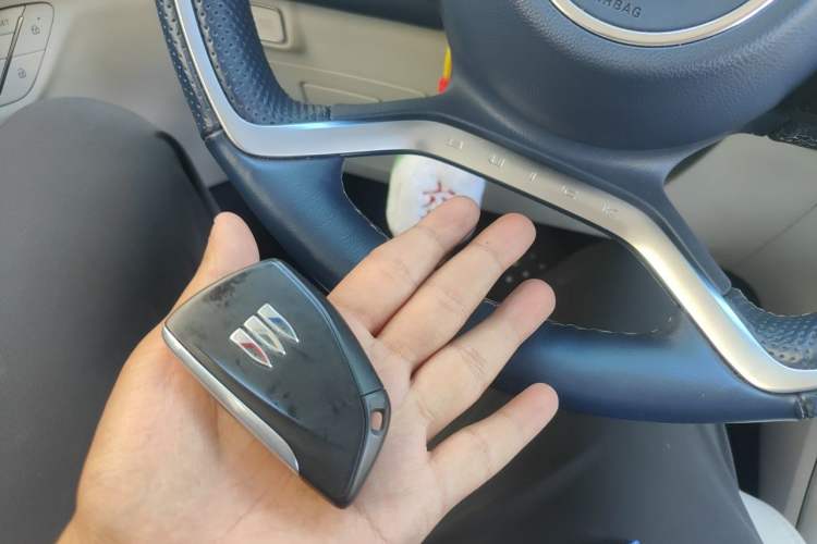 Used Buick Century 2023 2.0T Six-Seater Yinshi Edition Vehicle Key