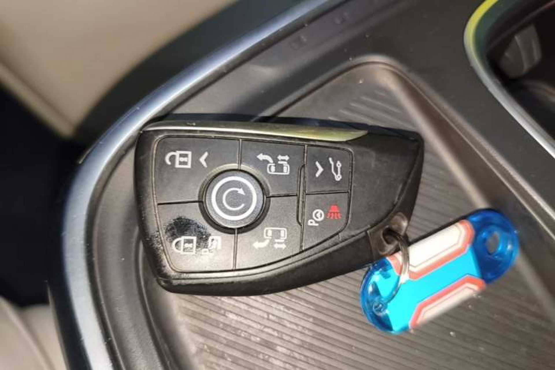 Used Buick Century 2023 2.0T Six-Seater Yinshi Edition Vehicle Key