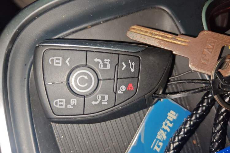 Used Buick Century 2023 2.0T Seven-Seater Yinshi Edition Vehicle Key