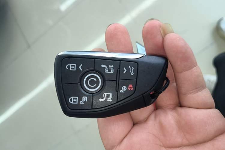 Used Buick Century 2023 2.0T Six-Seater Yinshi Edition Vehicle Key