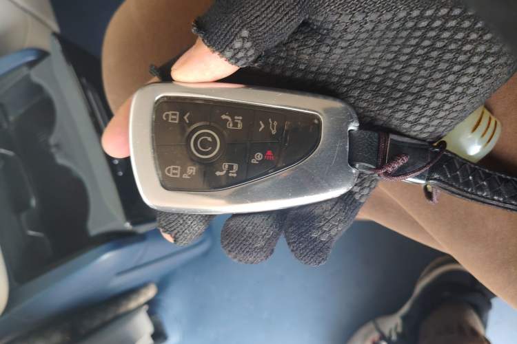 Used Buick Century 2023 2.0T Six-Seater Yinshi Edition Vehicle Key