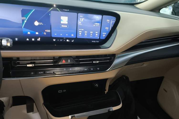 Used Buick Century 2023 2.0T Seven-Seater Deluxe Edition Audio And AC Panel
