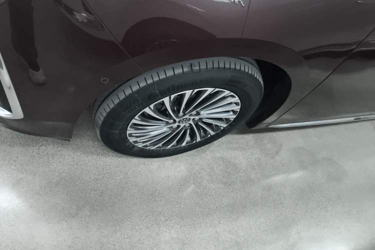 Used Buick Century 2023 2.0T Seven-Seater Deluxe Edition Left Front Wheel Hub