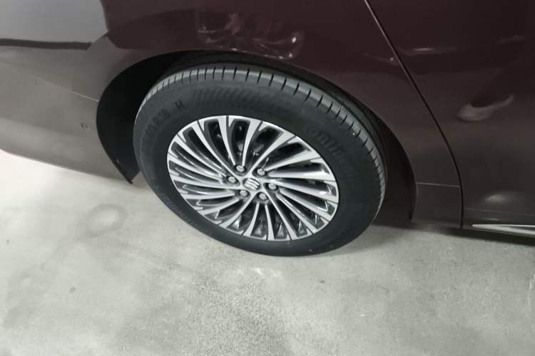 Used Buick Century 2023 2.0T Seven-Seater Deluxe Edition Right Rear Wheel Hub