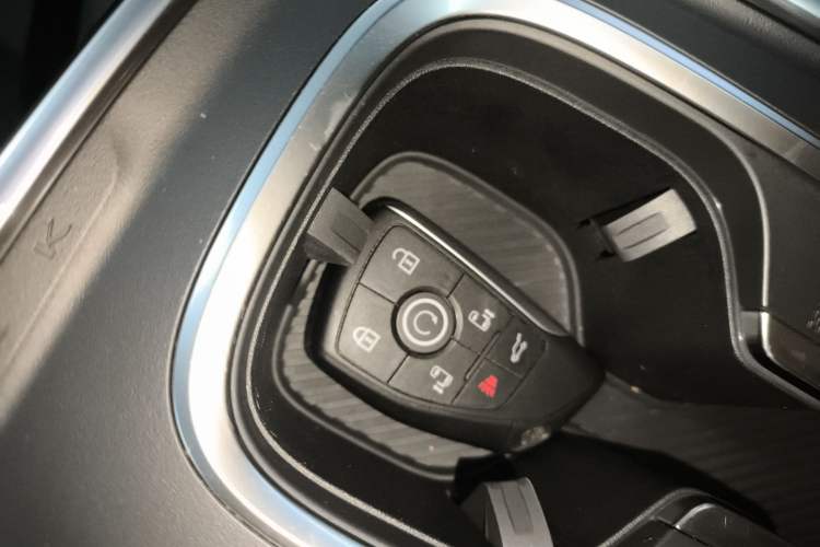 Used Buick Century 2023 2.0T Seven-Seater Deluxe Edition Vehicle Key