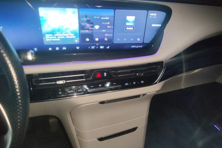 Used Buick Century 2023 2.0T Four-Seat Private Edition Audio And AC Panel