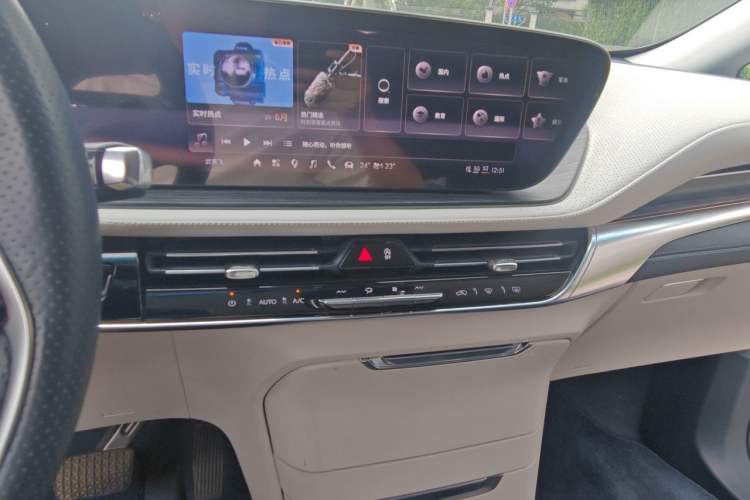 Used Buick Century 2023 2.0T Four-Seat Private Edition Audio And AC Panel