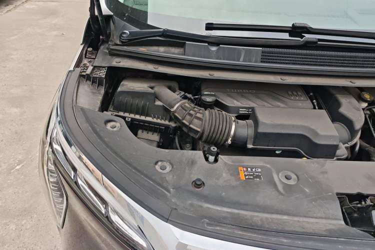 Used Buick Century 2023 2.0T Six-Seater Yinshi Edition Engine Bay Right