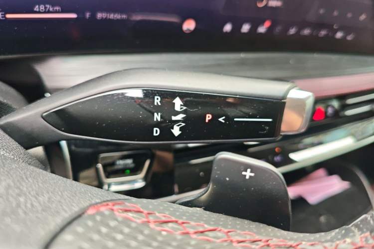 Used Buick Century 2023 2.0T Six-Seater Yinshi Edition Gear Lever