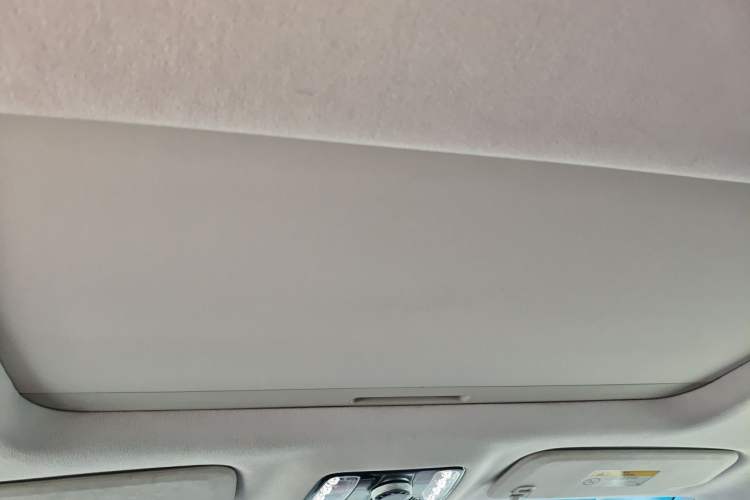 Used Buick Century 2023 2.0T Six-Seater Yinshi Edition Headliner