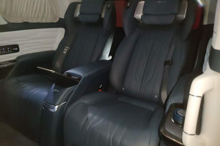 Used Buick Century 2023 2.0T Four-Seat Private Edition Left Rear Seat