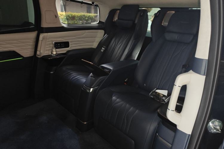 Used Buick Century 2023 2.0T Four-Seat Private Edition Left Rear Seat