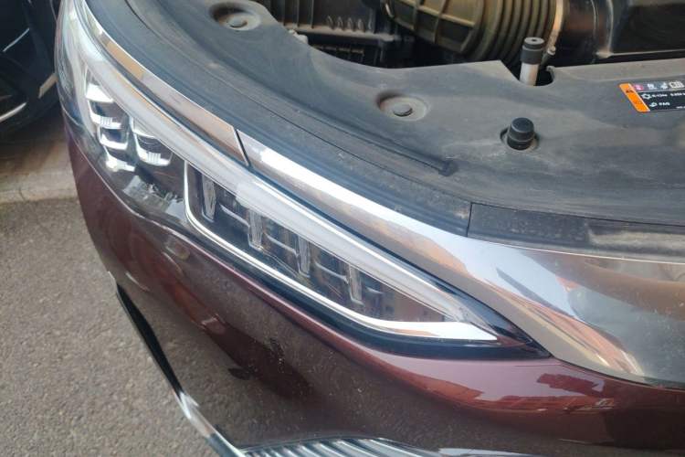 Used Buick Century 2023 2.0T Seven-Seater Yinshi Edition Right Front Headlight